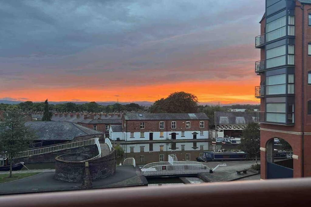 City Centre 2 Bed Apartment Chester Esterno foto