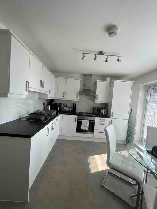 City Centre 2 Bed Apartment Chester Esterno foto