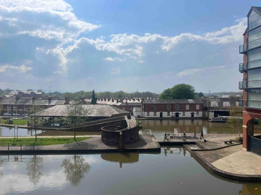 City Centre 2 Bed Apartment Chester Esterno foto