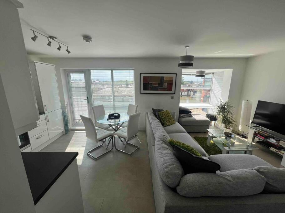 City Centre 2 Bed Apartment Chester Esterno foto
