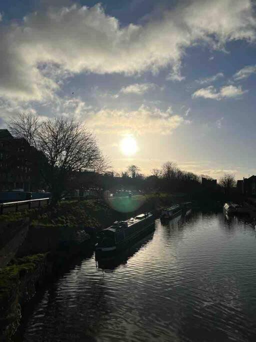 City Centre 2 Bed Apartment Chester Esterno foto